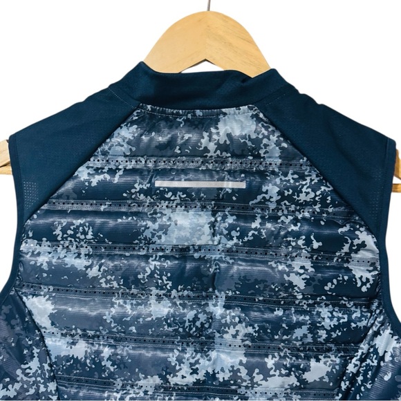 NIKE Running Vest Aeroloft 800 Puffer Down Camo Zip Pocket Women’s Size Medium - Picture 5 of 10